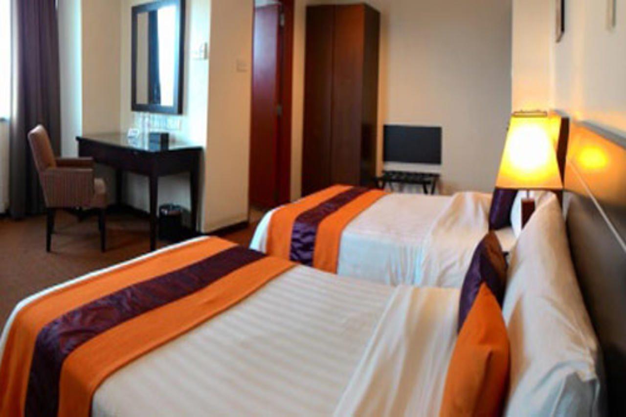 Hock Lee Hotel&Residences Kuching Buitenkant foto