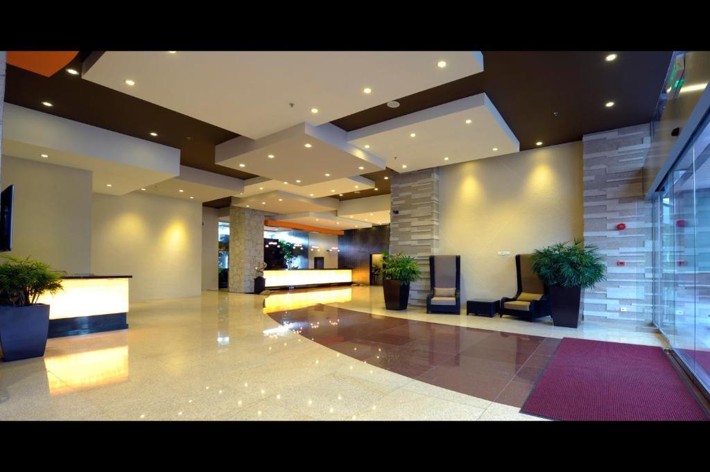 Hock Lee Hotel&Residences Kuching Buitenkant foto