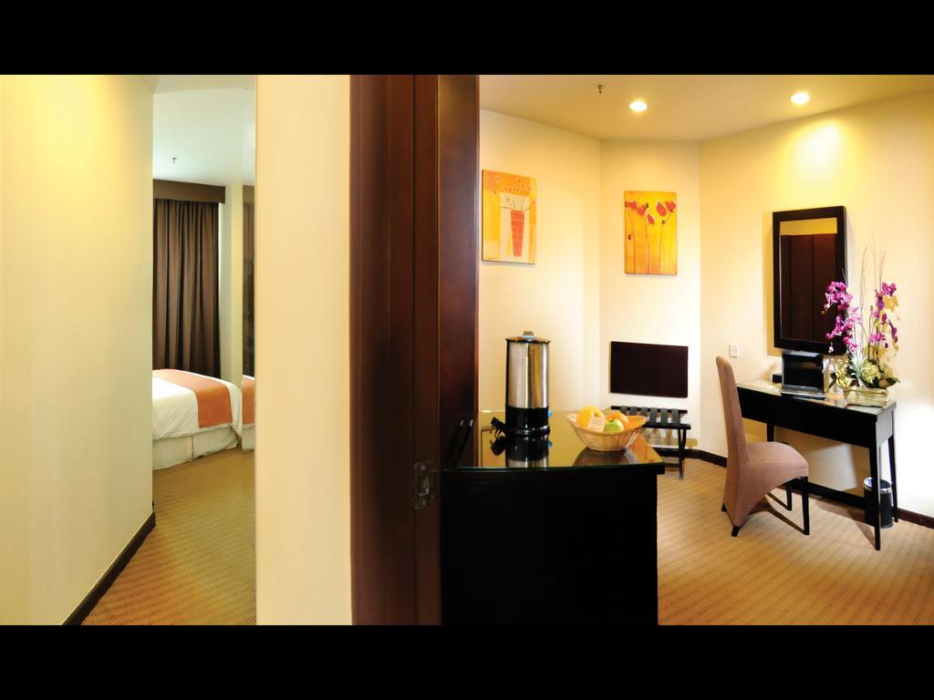 Hock Lee Hotel&Residences Kuching Buitenkant foto