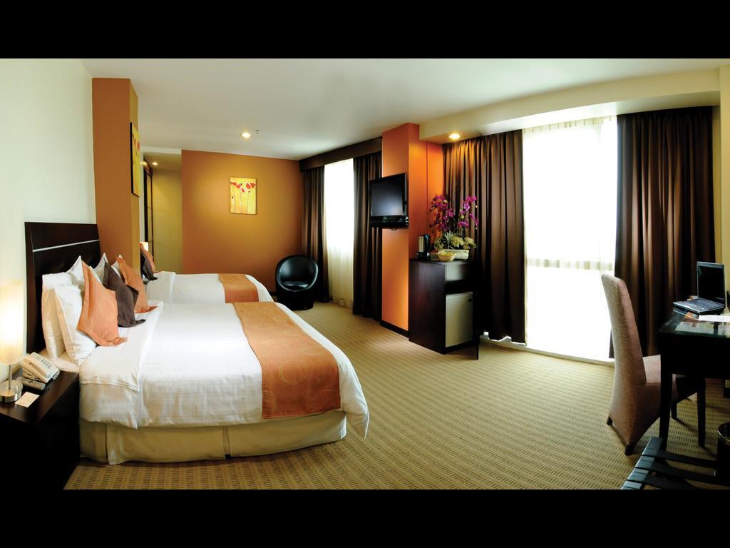 Hock Lee Hotel&Residences Kuching Buitenkant foto