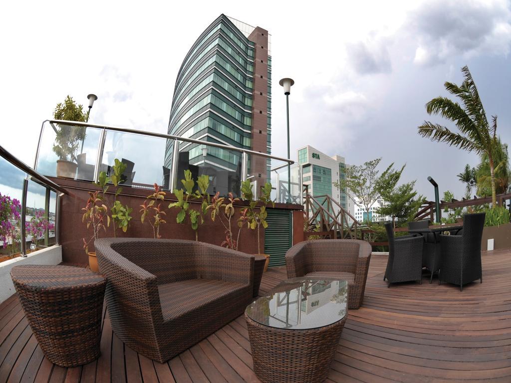 Hock Lee Hotel&Residences Kuching Buitenkant foto